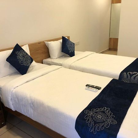 Hotel Amulya Regency Bayappanhalli Esterno foto