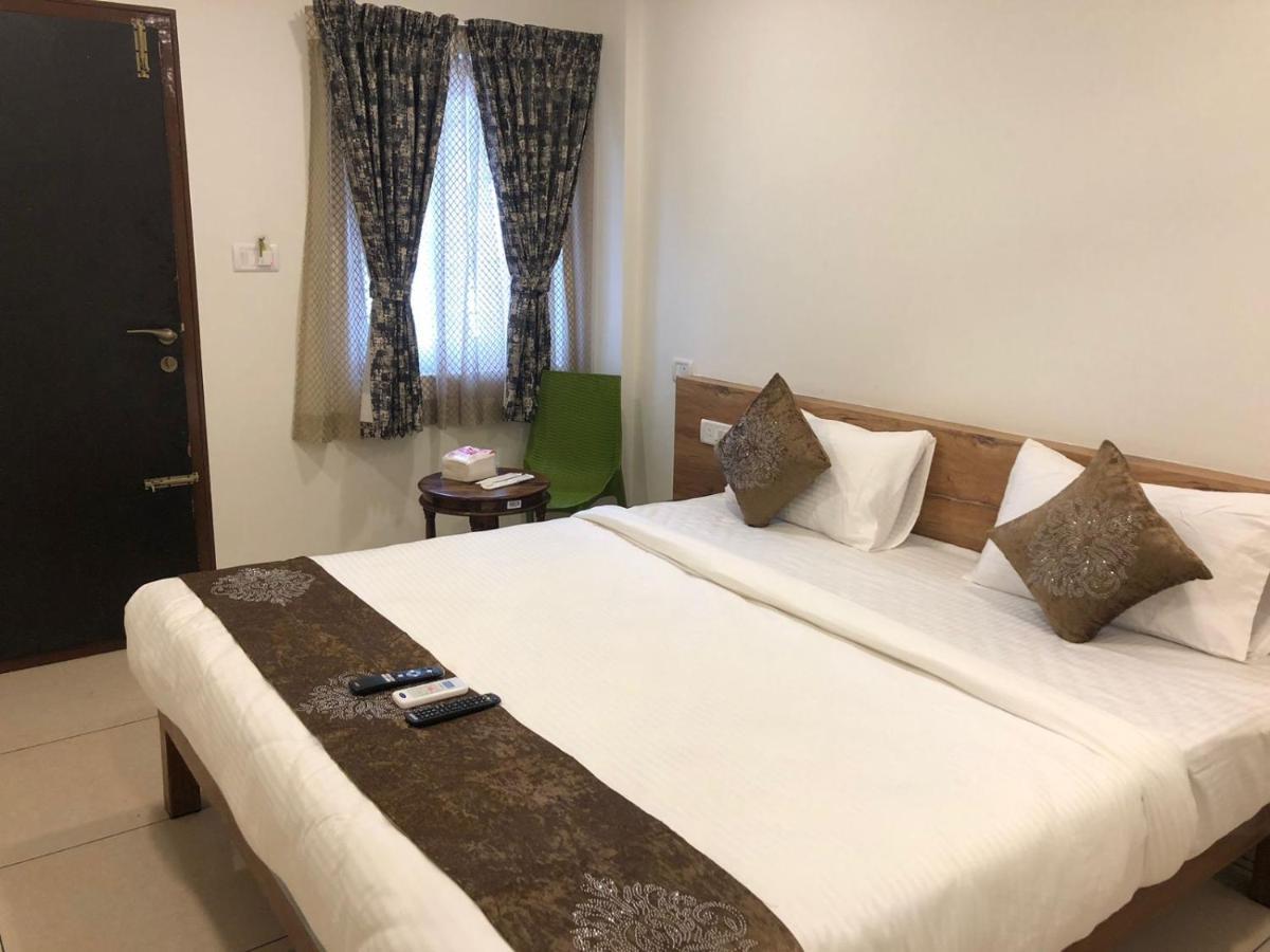 Hotel Amulya Regency Bayappanhalli Esterno foto