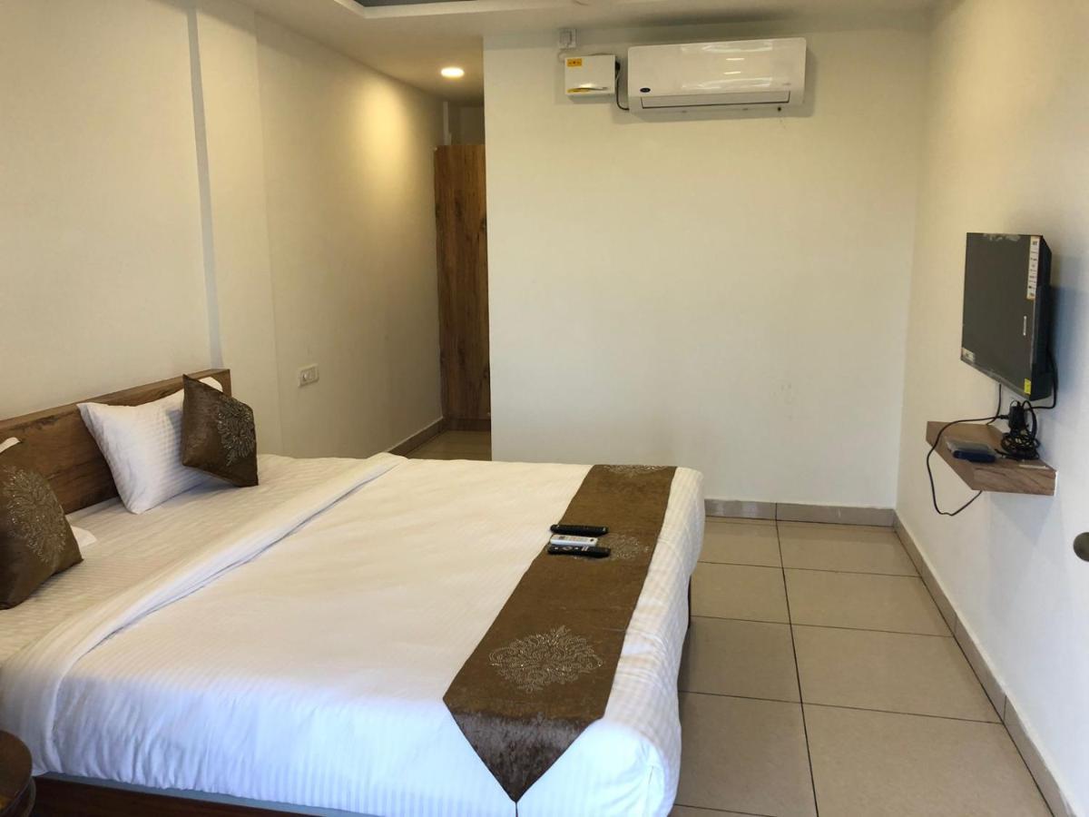 Hotel Amulya Regency Bayappanhalli Esterno foto