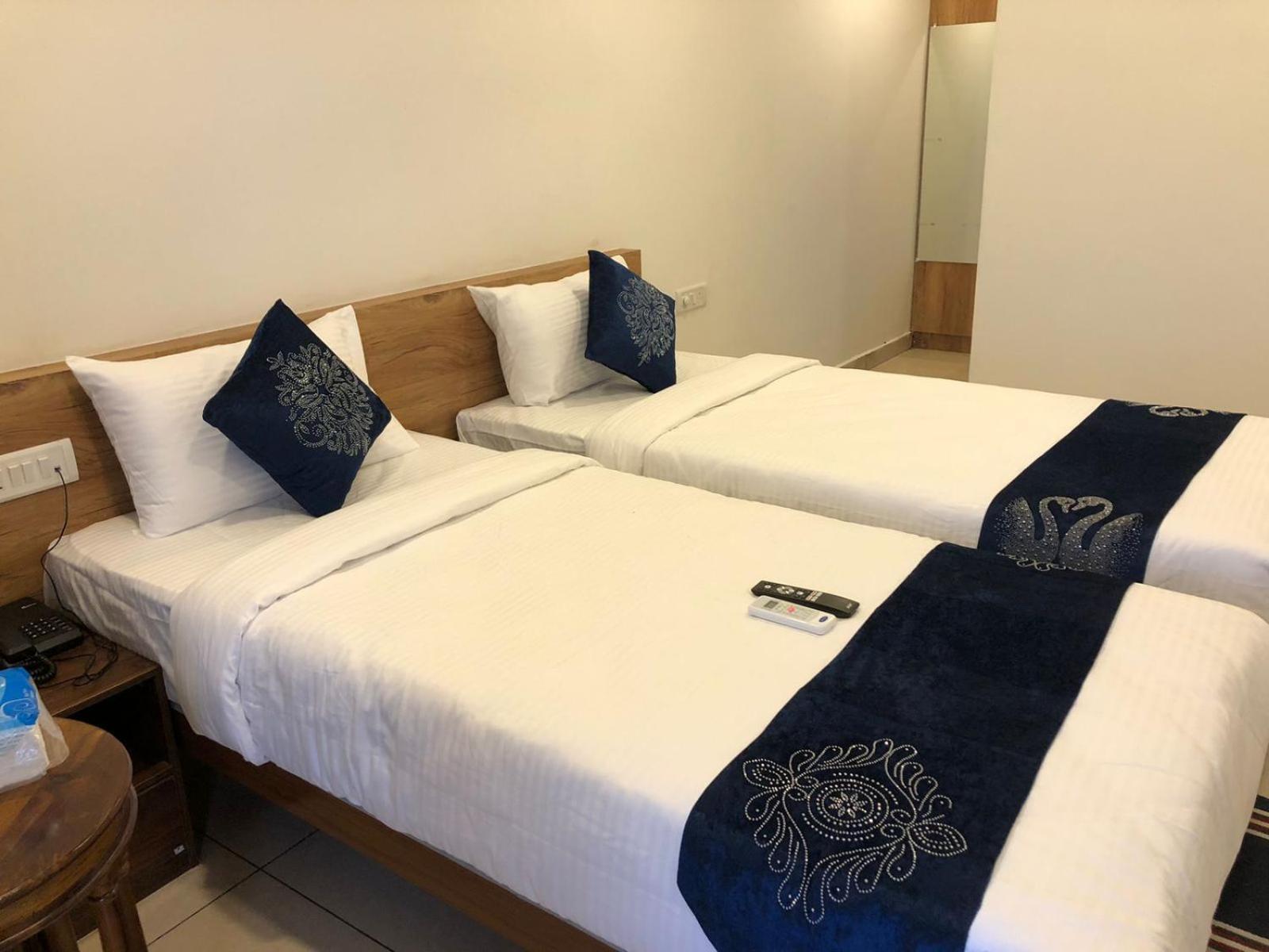 Hotel Amulya Regency Bayappanhalli Esterno foto